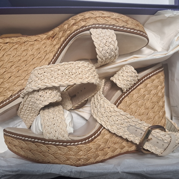 Stuart Weitzman - Alex - Ivory Crochet - Wedge Sandals - 9.5 NWB - Picture 3 of 11